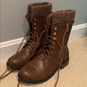 Dark brown boots- lace up zipper doesn’t work.